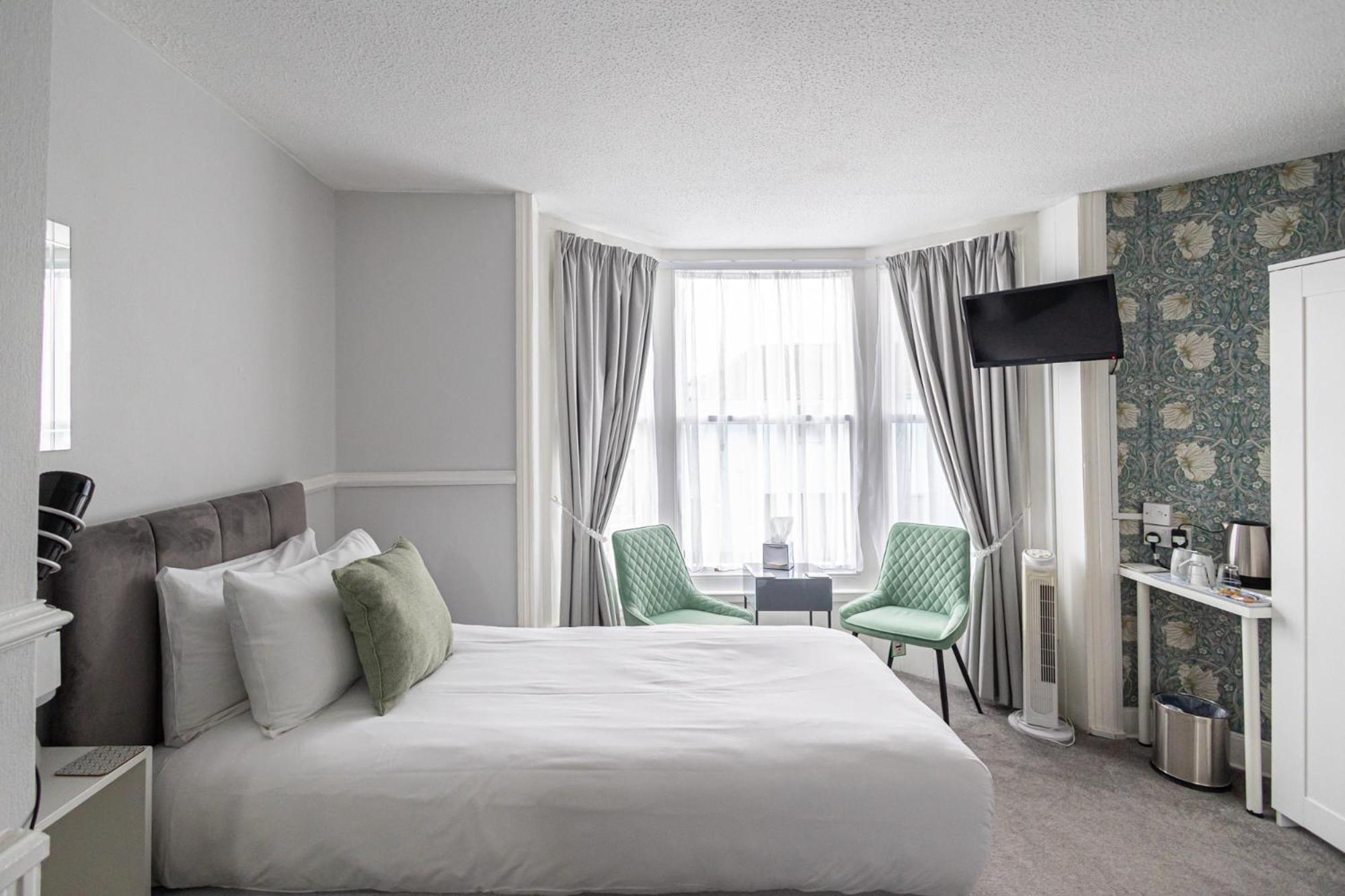 Gresham Hotel 4*